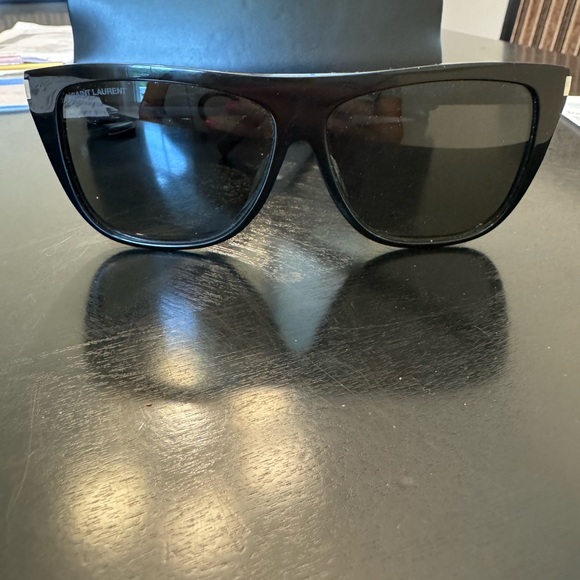 Yves Saint Laurent YSL sunglasses. Excellent condition! - Picture 4 of 5